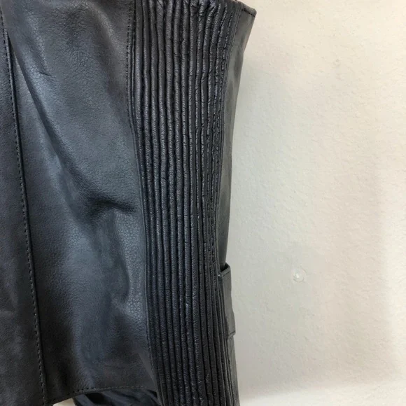 𝅺INTERSTATE Leather Motorcycle Vest-L
